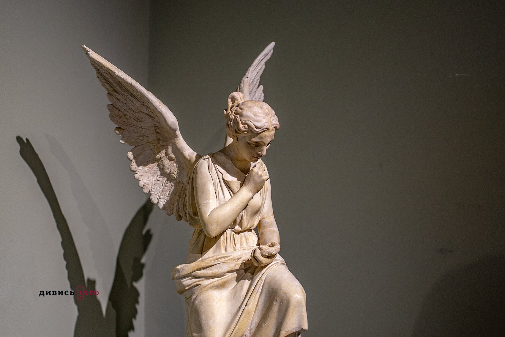 Кураторська виставка “Ангели”